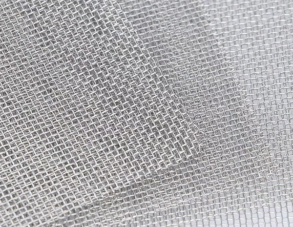 Stainless steel mesh screens particles to determine different pattern effects