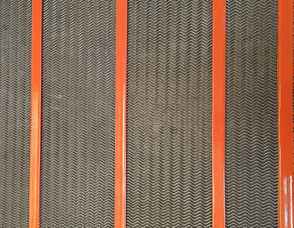 Polyurethane self-cleaning mesh