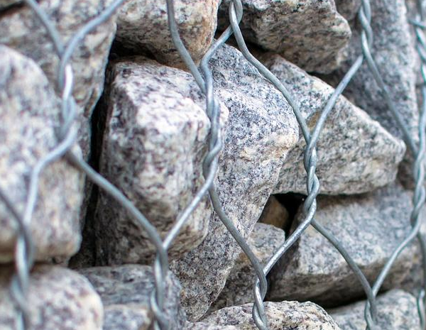 What are the raw materials for river gabion mesh?