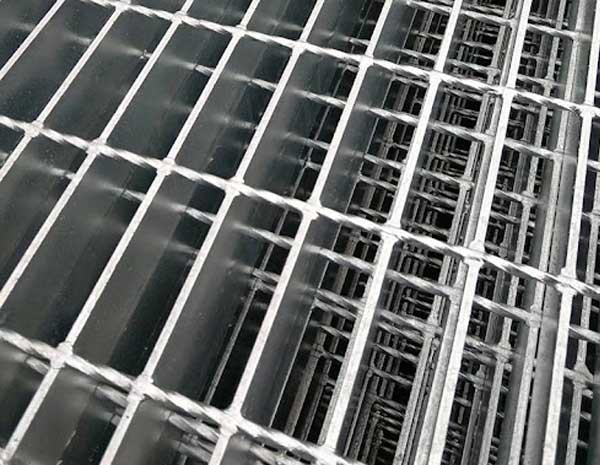 How long is the corrosion resistance of hot-dip galvanized steel grating?