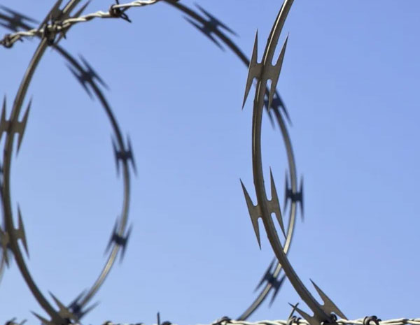 How to maintain razor wire to prevent rust and damage