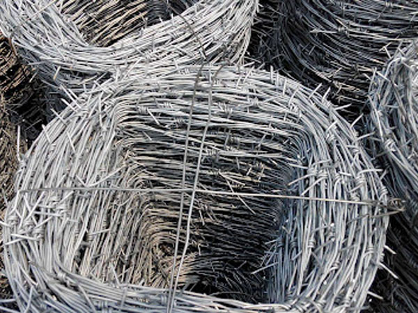 What are the uses of barbed wire and razor wire?