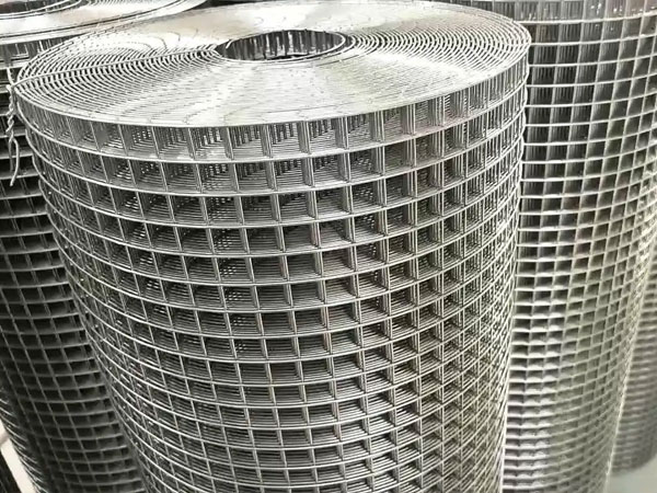 What issues should be considered when inspecting stainless steel welded wire mesh?