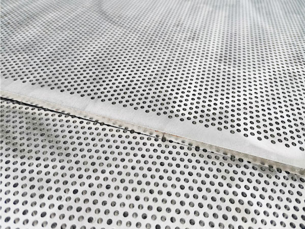 What role does surface spraying or baking paint play for sieve plates?