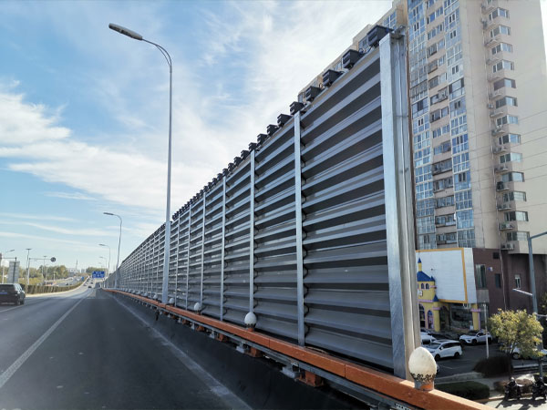 Noise barriers—safeguarding the quiet lives of countless households.