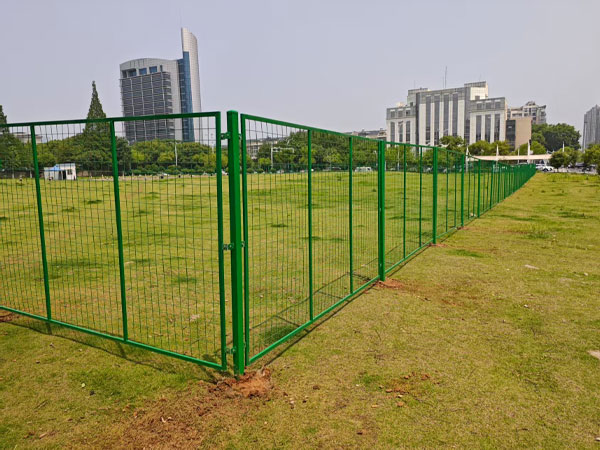 What are the installation steps for guardrail fencing?